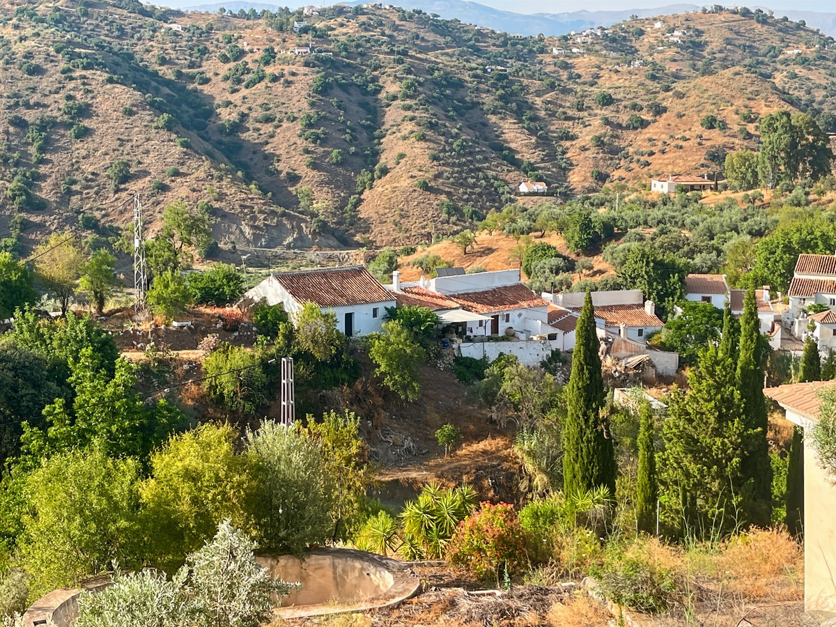 Comares