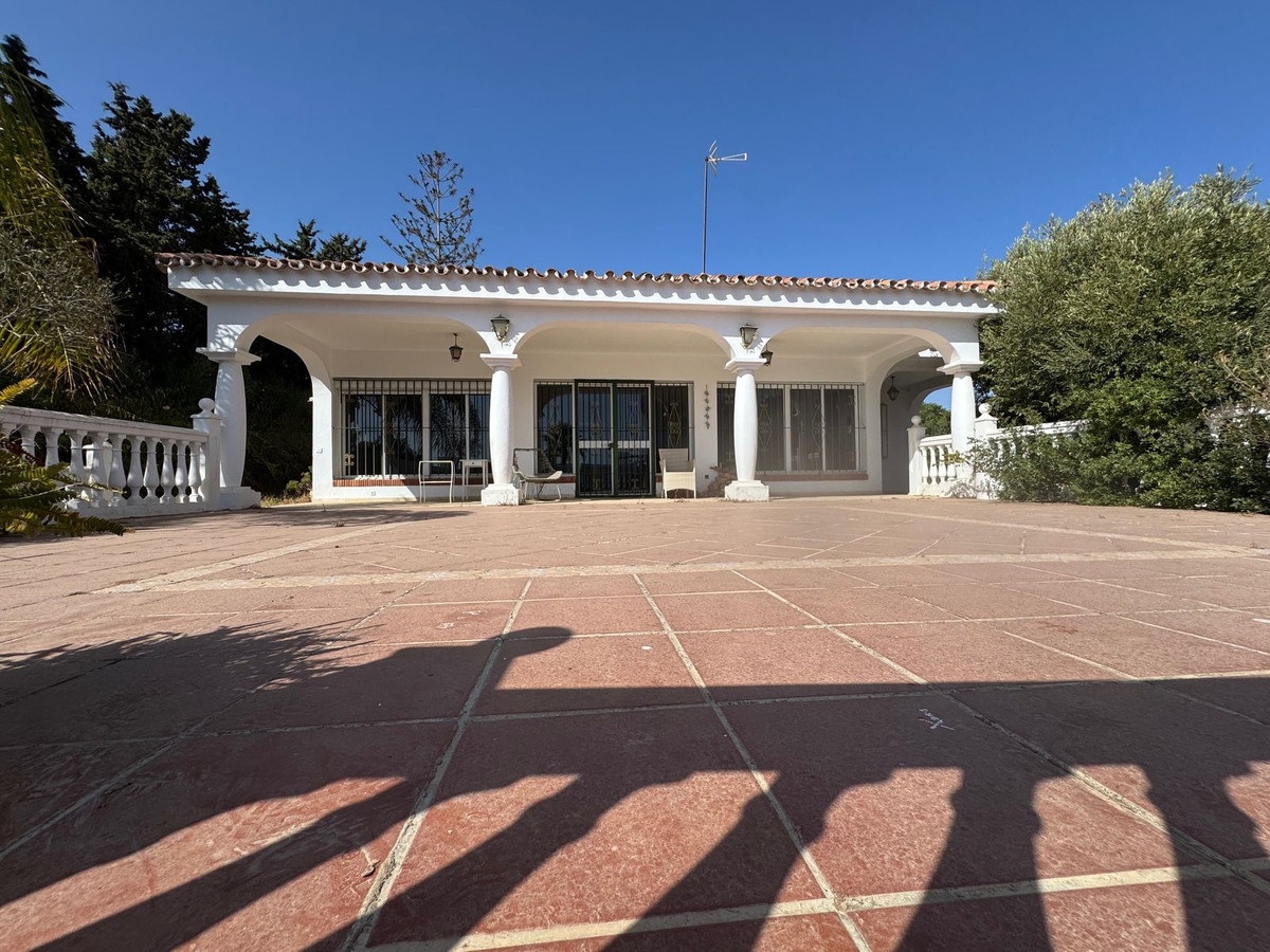 Nueva Milla de Oro, Estepona