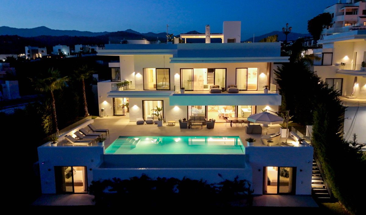 Nueva Milla de Oro, Estepona